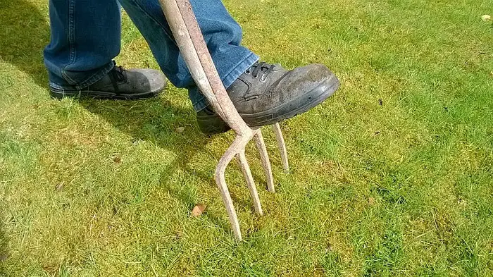 fourche de jardinage a 4 dents pour le potager